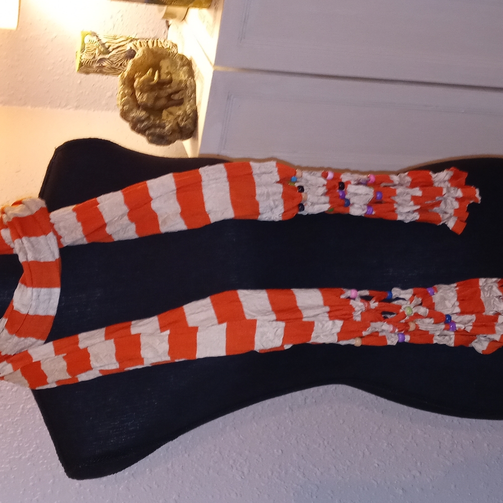 Scarf with multicolored beads